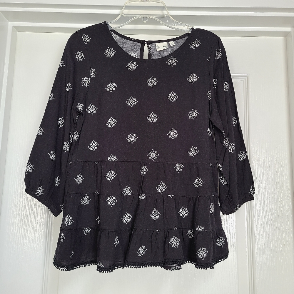 Mudd black and white patterned blouse.